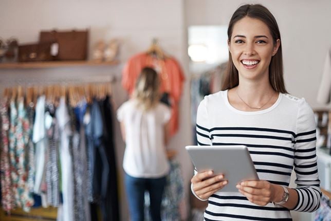How To Turn Your Retail Sales Associates Into Online Power Sellers - Immerss Live Commerce